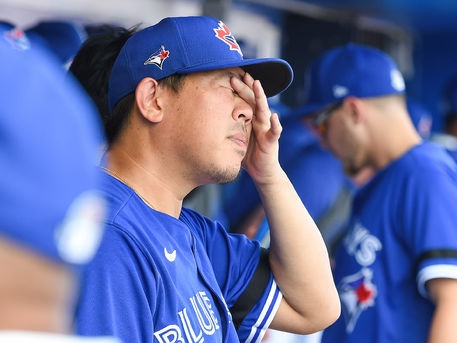 【写真】ベンチでうなだれる山口俊…MLBオープン戦初登板で1回ももたず