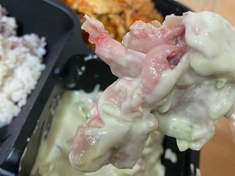 まるでエビ!? 韓国陸軍学校で提供された“生焼け鶏肉”に非難殺到、学校側「炊事兵全員が…」