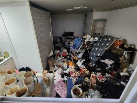 韓国20代女性の借りた部屋が衝撃の“汚部屋”に…足の踏み場もないゴミの山にネット民ドン引き
