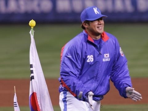 【写真】イチローも「屈辱」と憤り…06年WBCで“マウンド国旗立て”をした韓国人選手は何者か