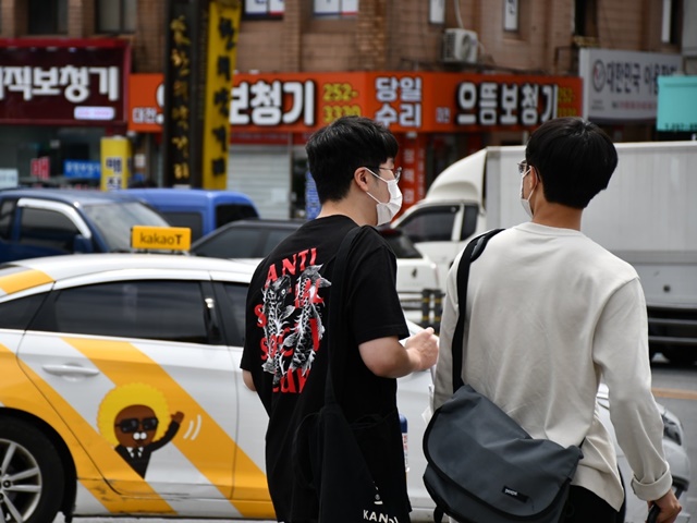 中高年とMZ世代の確執が浮き彫りに…アンケートで“ほぼ半分”の人が「苦悩する」と答えた韓国