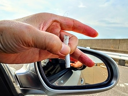 韓国で喫煙者のマナー違反続出…タバコポイ捨てで車の塗装剥げる「吸うのは自由だが、モラル持て」