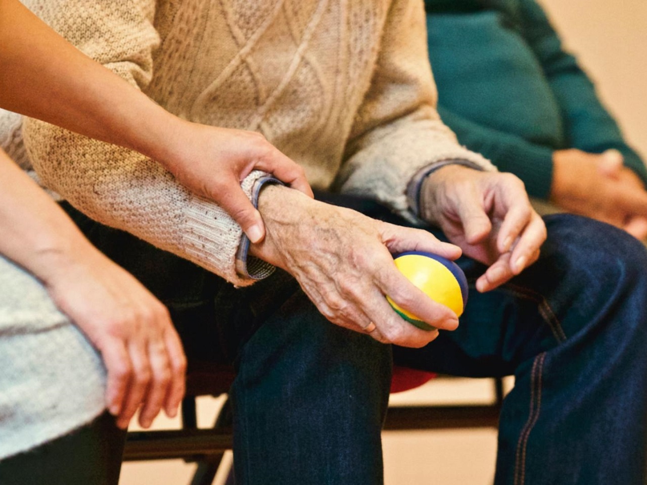 「60歳以上」の就業者数、韓国では全世代の中で最多に…労働市場における高齢層の割合が増加中