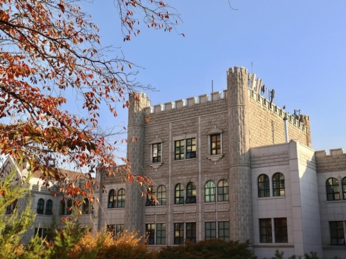 東徳（トンドク）女子大学