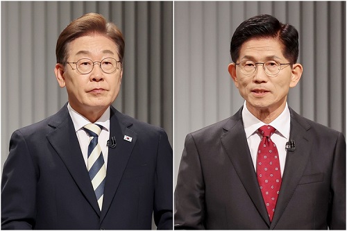 李在明候補（左）とキム・ムンス候補