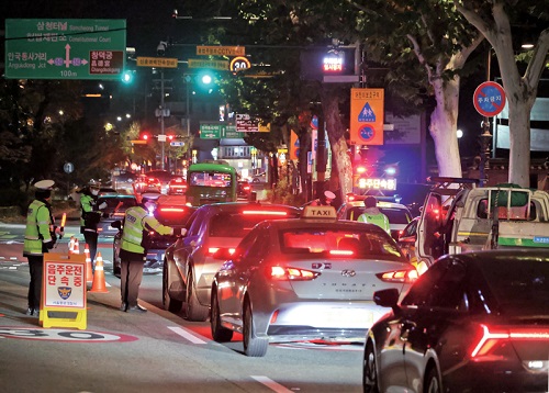 警察が飲酒取締りを実施