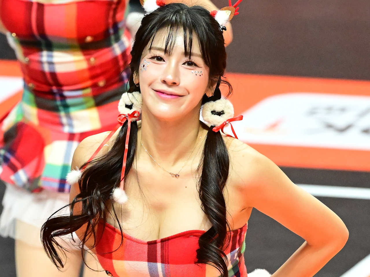 まさにクリスマスの女神！韓国大人気チアリーダー、美貌に釘付けの“ラブラブ”ウェディングSHOT【PHOTO】