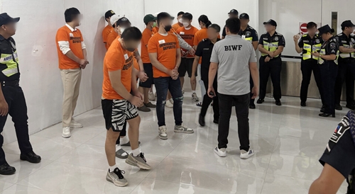 韓国へと強制送還された犯罪者