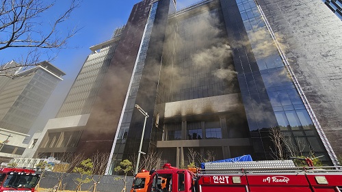 2月14日、釜山の建設中のホテルで火災が発生