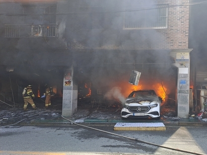 【韓国】車内で練炭着火→“熱くて”脱出→火災で死傷者2人発生…無関係な人の命奪った30代女性が送検