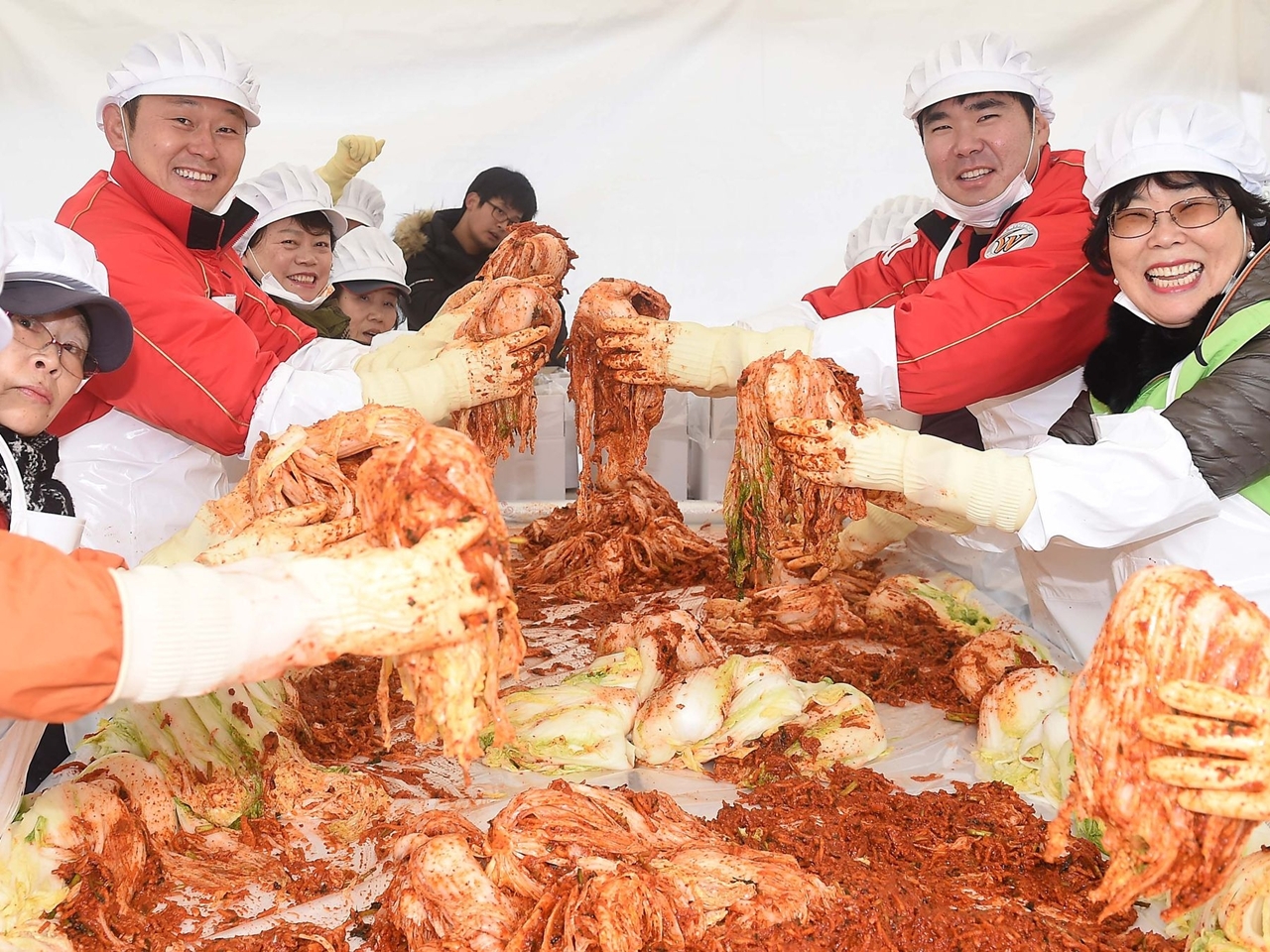 日本向け輸出額70億円超でも…韓国で拡大する「キムチ貿易赤字」、勢力伸ばす“安い中国産”