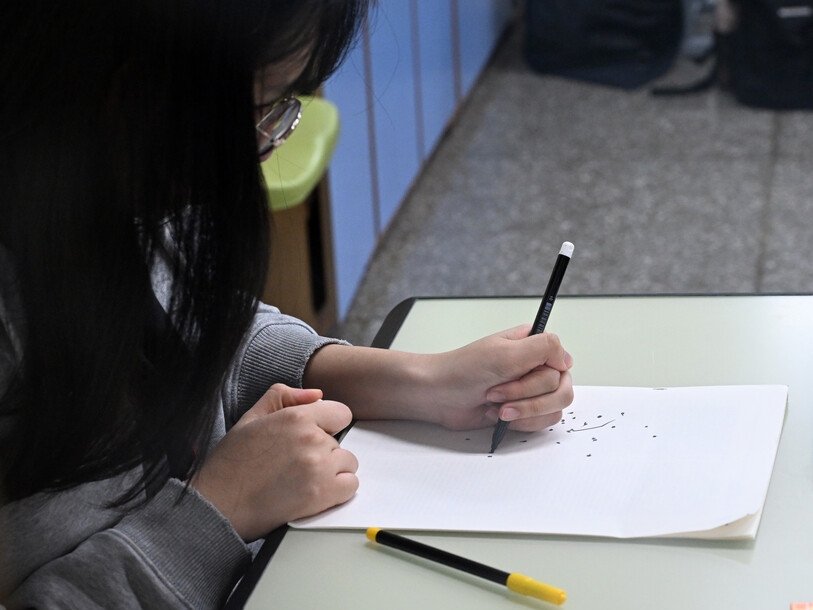 韓国大学入試で前代未聞　英語科目“超難化”で教育機関トップが辞任「混乱招いた点に重い責任」