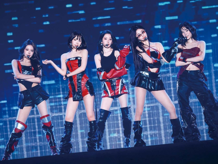 東京ドームで完成した「大逆転ドラマ」　“悪者扱い”も“恥呼ばわり”も乗り越えたLE SSERAFIM《韓国経済誌の視点》