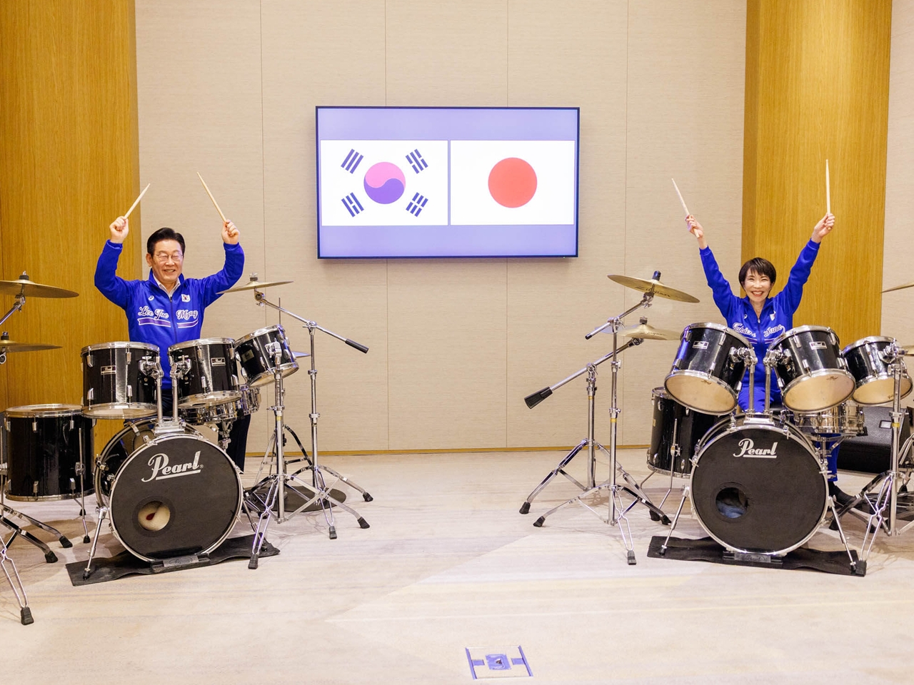 高市首相が叩いたドラムは韓国産　健康気遣って高麗人参も　来日の李大統領、ささやかな贈り物