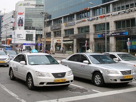 韓国タクシー業界のシェア80％を手中に収めたカカオタクシーに募る不満