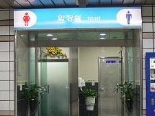 積み上げられた“使用済みの紙”、痴漢に盗撮も…韓国の公衆トイレが劣悪すぎる理由